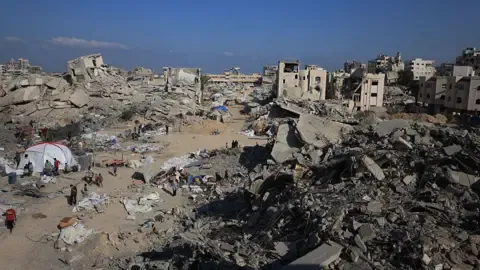 Israeli Tanks Push into Major Gazan Civilian Area